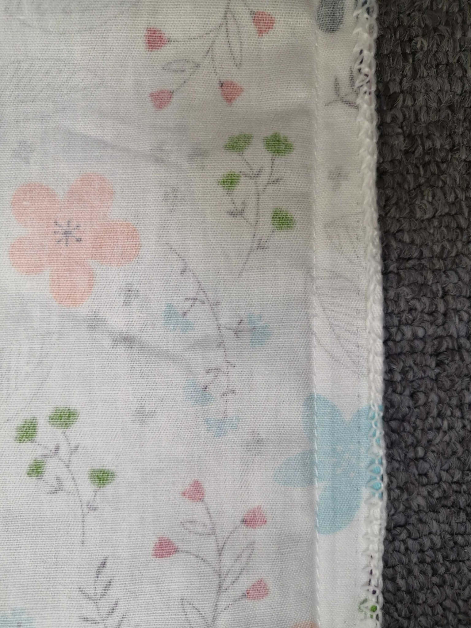 Peach & Daisies J Shaped Body Pillow – Side Sleeper Support in Peaches & Daisies | Sanggolcomfort