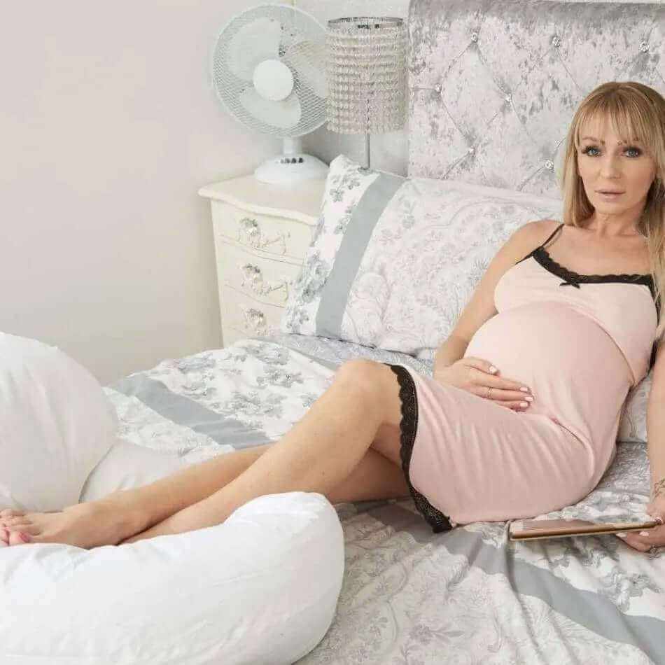 Peach & Daisies J Shaped Body Pillow – Side Sleeper Support in Peaches & Daisies | Sanggolcomfort